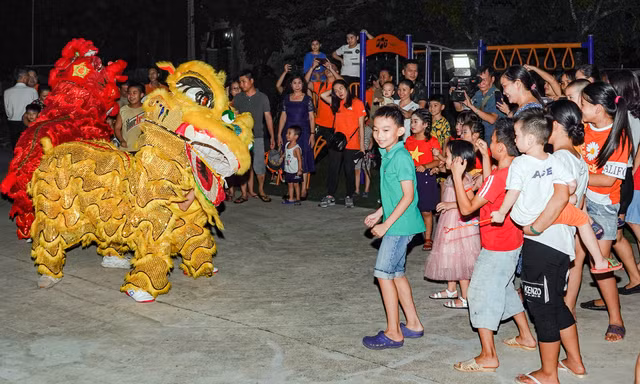 3.000 suất quà tặng thiếu nhi 'Vui hội đêm trăng'