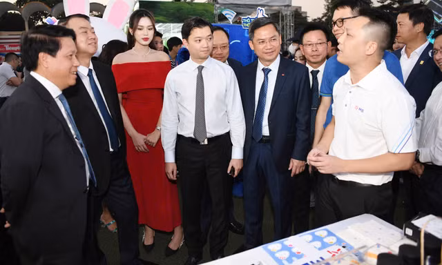 Khai mạc Ngày Thẻ Việt Nam 2024 - Sóng Festival: Đặt trải nghiệm của gen Z về thanh toán thông minh lên hàng đầu