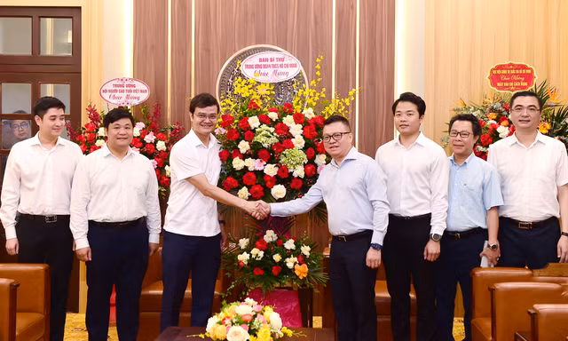 Bí thư thứ nhất Trung ương Đoàn chúc mừng Báo Nhân Dân, Thông tấn xã Việt Nam, Ban Tuyên giáo và Dân vận Trung ương 