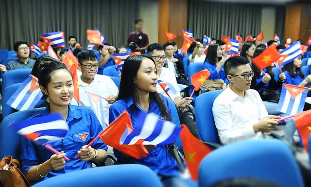 Tọa đàm là dịp để tuổi trẻ Việt Nam - Cuba giao lưu, hiểu biết lẫn nhau. Ảnh: Xuân Tùng