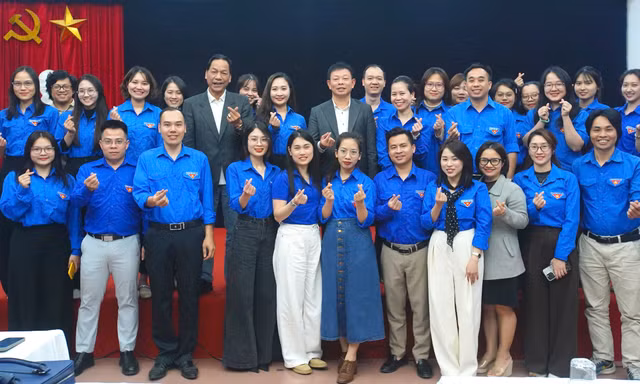  Đảng ủy - Ban Biên tập báo Tiền Phong đối thoại với đoàn viên, thanh niên