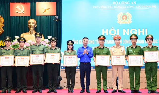 Bộ Công an và T.Ư Đoàn tuyên dương 180 thanh niên tiên tiến làm theo lời Bác
