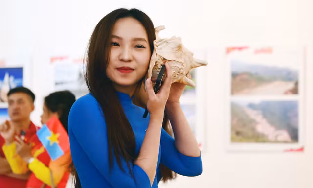 Trải nghiệm thanh âm và sắc cờ nhuộm màu sóng gió Trường Sa giữa lòng Hà Nội