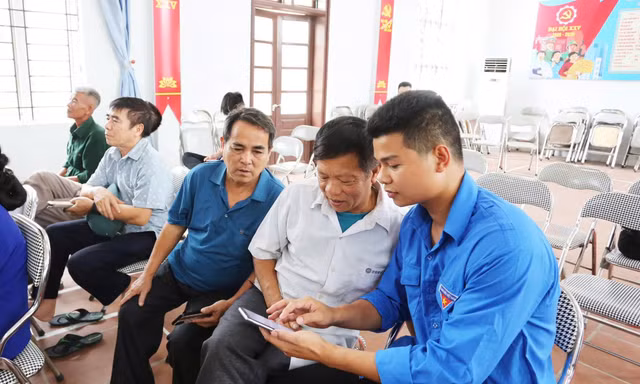 Cấp phát chữ ký số trong ra quân Chiến dịch Thanh niên tình nguyện Hè 2025