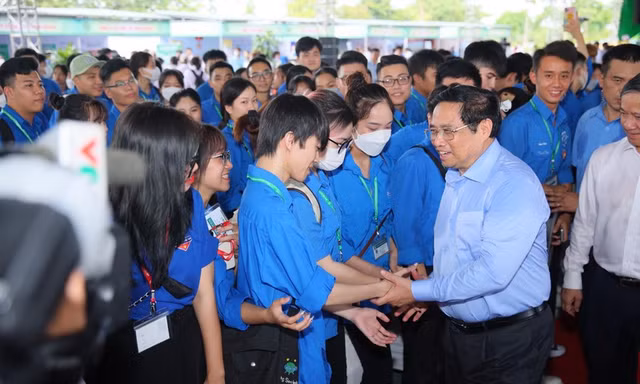 Thủ tướng đối thoại với thanh niên về nhân lực trẻ chất lượng cao đáp ứng kỷ nguyên 4.0