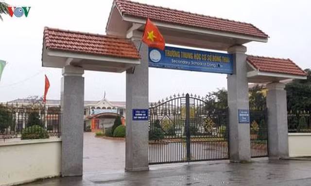 Cô hiệu phó yêu cầu 'tự xử', học sinh tự vả mặt 10 cái