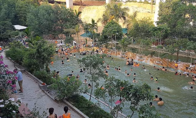 Ngăn suối, dựng nhà làm khu du lịch trái phép