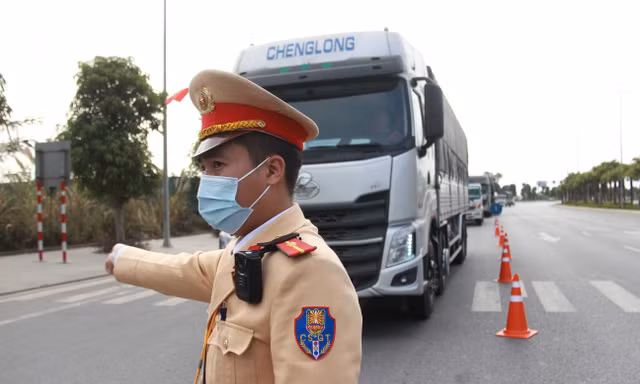 Nhìn gần các chốt kiểm dịch ở cửa ngõ thành phố Hạ Long