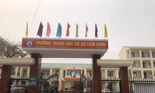 Đình chỉ hiệu trưởng, giáo viên chủ nhiệm vụ học sinh đánh bạn ngay trong lớp