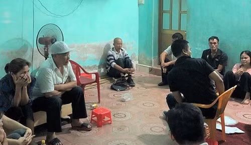 Dùng ô tô đón nhóm con bạc đi sát phạt