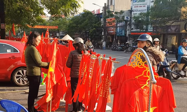 Hải Phòng rực đỏ cờ hoa trước trận chung kết