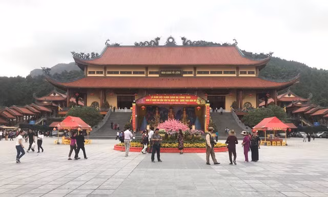 Sáng nay, Quảng Ninh họp báo vụ 'vong báo oán' ở chùa Ba Vàng 