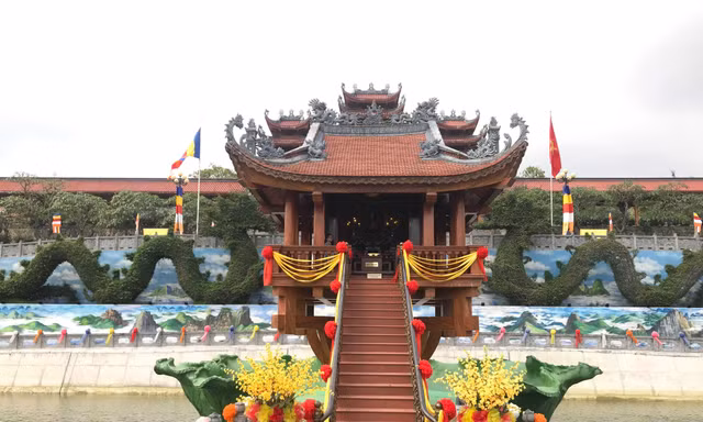Về lại Chùa Ba Vàng giữa 'tâm bão' trục vong