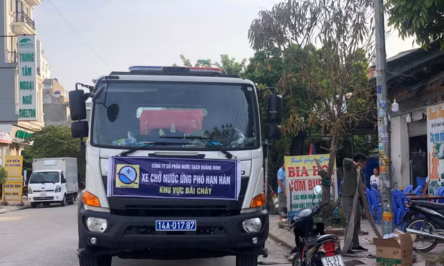 Quảng Ninh điều xe chở nước “giải cứu” nhà hàng, khách sạn