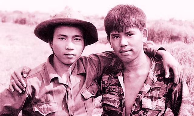 “Hai người lính”, ảnh Chu Chí Thành. Đã có thể tìm ra nhân vật còn lại trong ảnh?