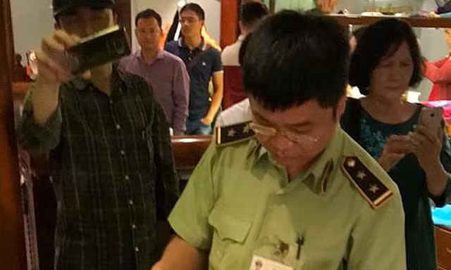 Bảo kê hay kỳ tích đấu tranh vất vả khăn lụa Khaisilk?