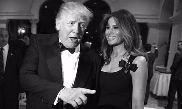Áo của bà Melania Trump gây bão mạng