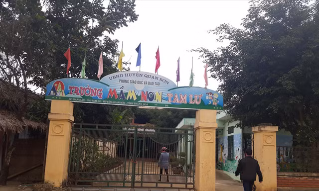 Hiệu trưởng và giáo viên cùng khóc vì quy định