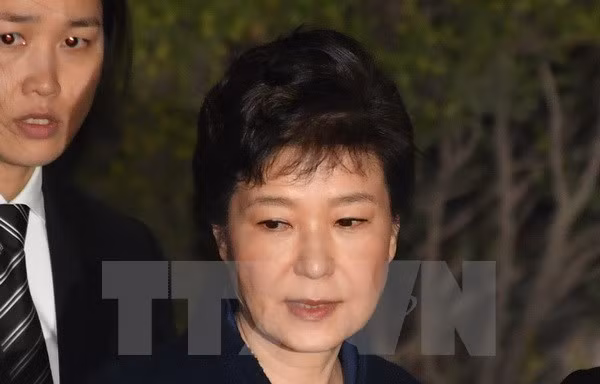 Cựu Tổng thống Hàn Quốc Park Geun-hye sau phiên thẩm vấn tại Tòa án Quận Trung ương Seoul. (Nguồn: AFP/TTXVN)