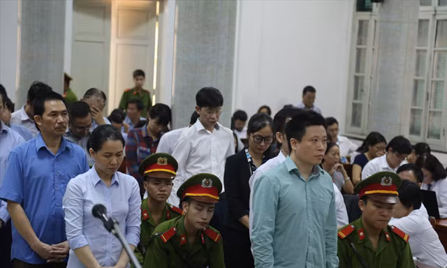Các bị cáo tại tòa.