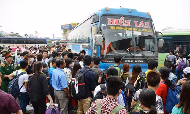  Quản lý vận tải ô tô khách luôn là thách thức với cơ quan chức năng. Ảnh: Thanh Hà.