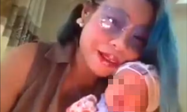 Làm gì với 'hot girl Bella'?