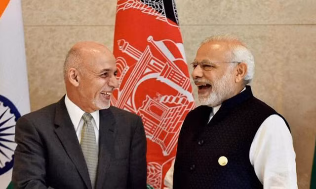 Thủ tướng Ấn Độ Narendra Modi (phải) và Tổng thống Afghanistan Ashraf Ghani. Ảnh: Hindustan Times.