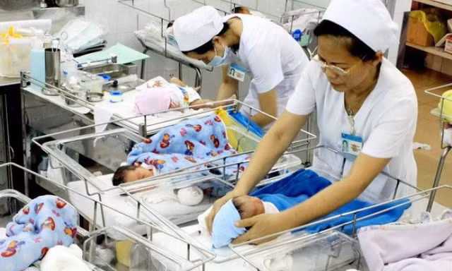 Các nhà nghiên cứu dự báo đến năm 2050, Việt Nam sẽ thiếu từ 2,3 - 4,3 triệu phụ nữ, nam giới trong độ tuổi kết hôn sẽ “dư thừa”. Ảnh: TTXVN 