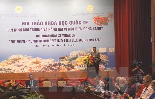 Phó Chủ tịch UBND thành phố Hải Phòng Nguyễn Xuân Bình phát biểu tại Hội thảo. (Ảnh: Minh Thu/TTXVN)