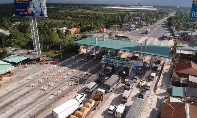 Trạm thu phí phải xả trạm khi ùn tắc dịp 30/4