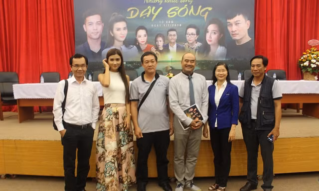 Cát lậu... lên phim