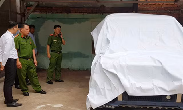 Siêu xe Mercedes G55 đang nằm ở nhà hàng Trường Giang (TP Cần Thơ).