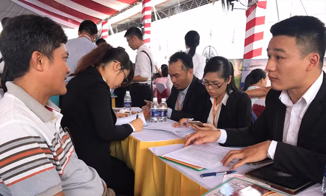 Kiều bào tìm hiểu mua nhà tại TPHCM.