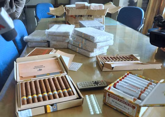 Thu giữ 1.200 điếu xì gà nghi nhập lậu