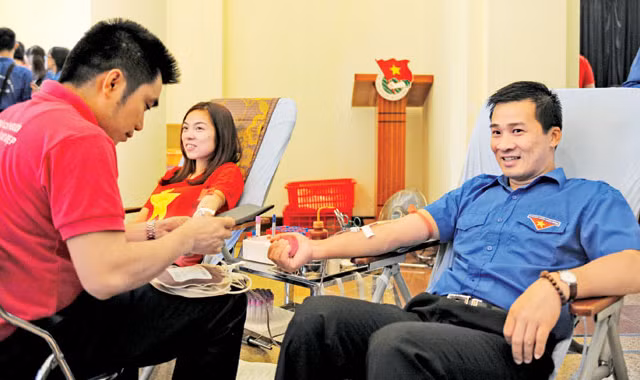 Anh Vũ Minh Lý, Giám đốc Trung tâm Tình nguyện Quốc gia hiến máu tại Ngày hội. Ảnh: Xuân Tùng.