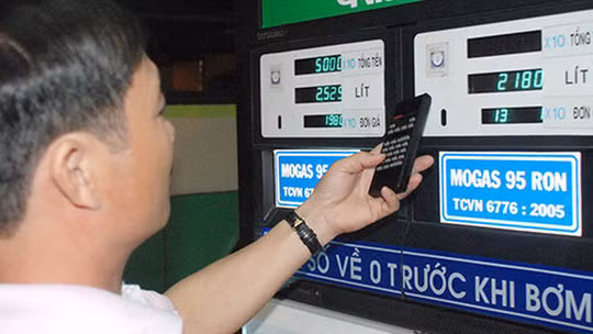 Tiếp tục lấy ý kiến về tính giá cơ sở xăng RON95
