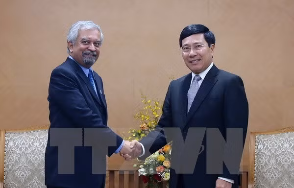 Phó Thủ tướng, Bộ trưởng Ngoại giao Phạm Bình Minh tiếp ông Kamal Malhotra, Điều phối viên thường trú, Trưởng Đại diện UNDP tại Việt Nam. (Ảnh: Nguyễn Khang/TTXVN)