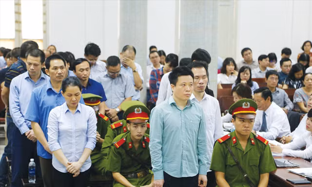 Các bị cáo tại tòa.