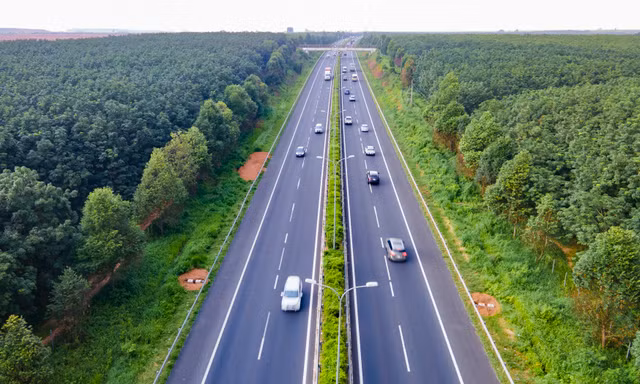 Nhiều tuyến cao tốc quá tải, ùn tắc thường xuyên xảy ra