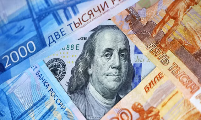 'Vượt mặt' đồng USD, tiền Nga tăng giá mạnh nhất thế giới