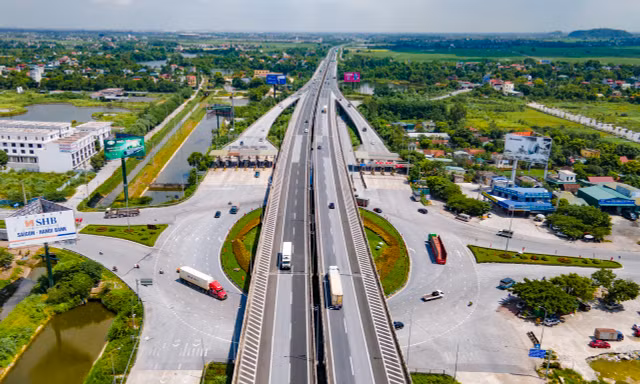 Rà soát việc huy động vốn mở rộng 2 tuyến cao tốc trọng điểm