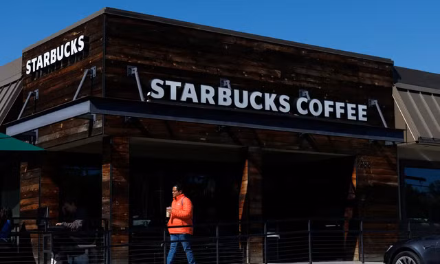 Một tài xế được bồi thường gần 1.300 tỷ vì 1 cốc Starbucks 