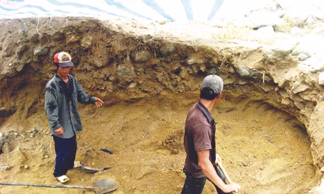 Người dân đào đãi vàng trái phép, nhưng vẫn nghèo