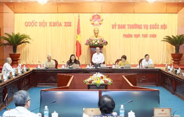 Tháng 8, chất vấn về nợ xấu ngân hàng