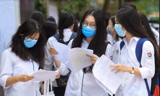 Bộ GD&ĐT công bố phương án thi tốt nghiệp THPT và tuyển sinh ĐH,CĐ năm 2022