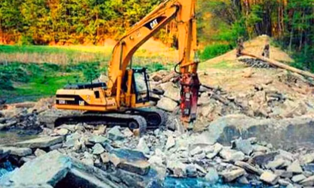 Máy xúc thường được sử dụng để giúp các nhà khảo cổ khai quật mộ cổ. Ảnh: KK News.