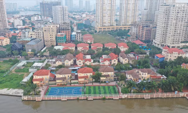 Khu nhà giàu Thảo Ðiền nằm cạnh bờ sông Sài Gòn 