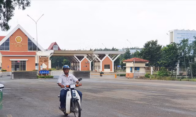 Cửa khẩu quốc tế Xa Mát vắng vẻ. Ảnh: Văn Minh 
