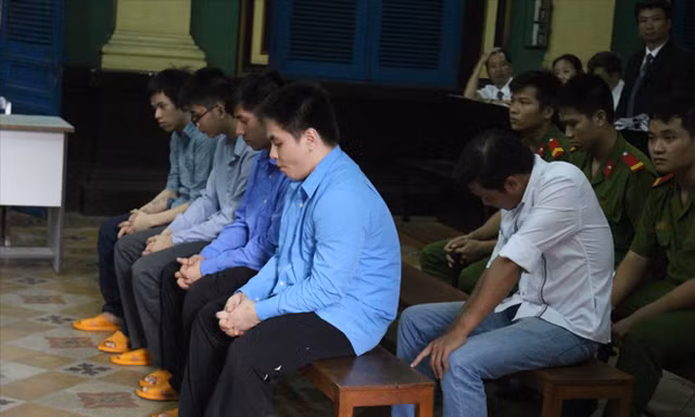 Phạm Sỹ Hoài Như (áo trắng, hàng ghế sau) tại phiên tòa phúc thẩm trước đây. Ảnh: Tân Châu 