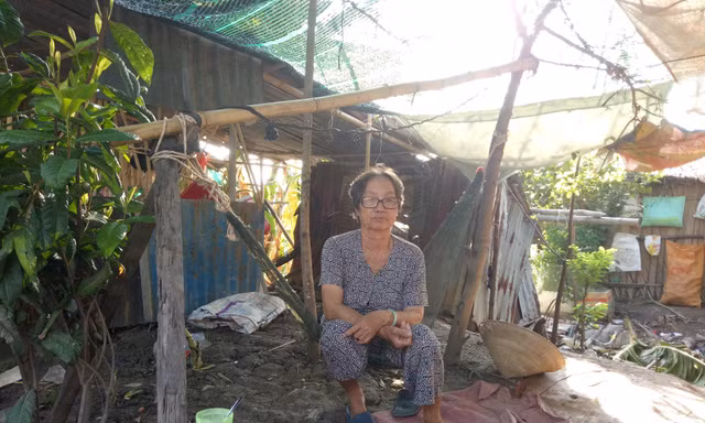 Lên bờ tìm kế sinh nhai khi biển không còn là chỗ dựa 